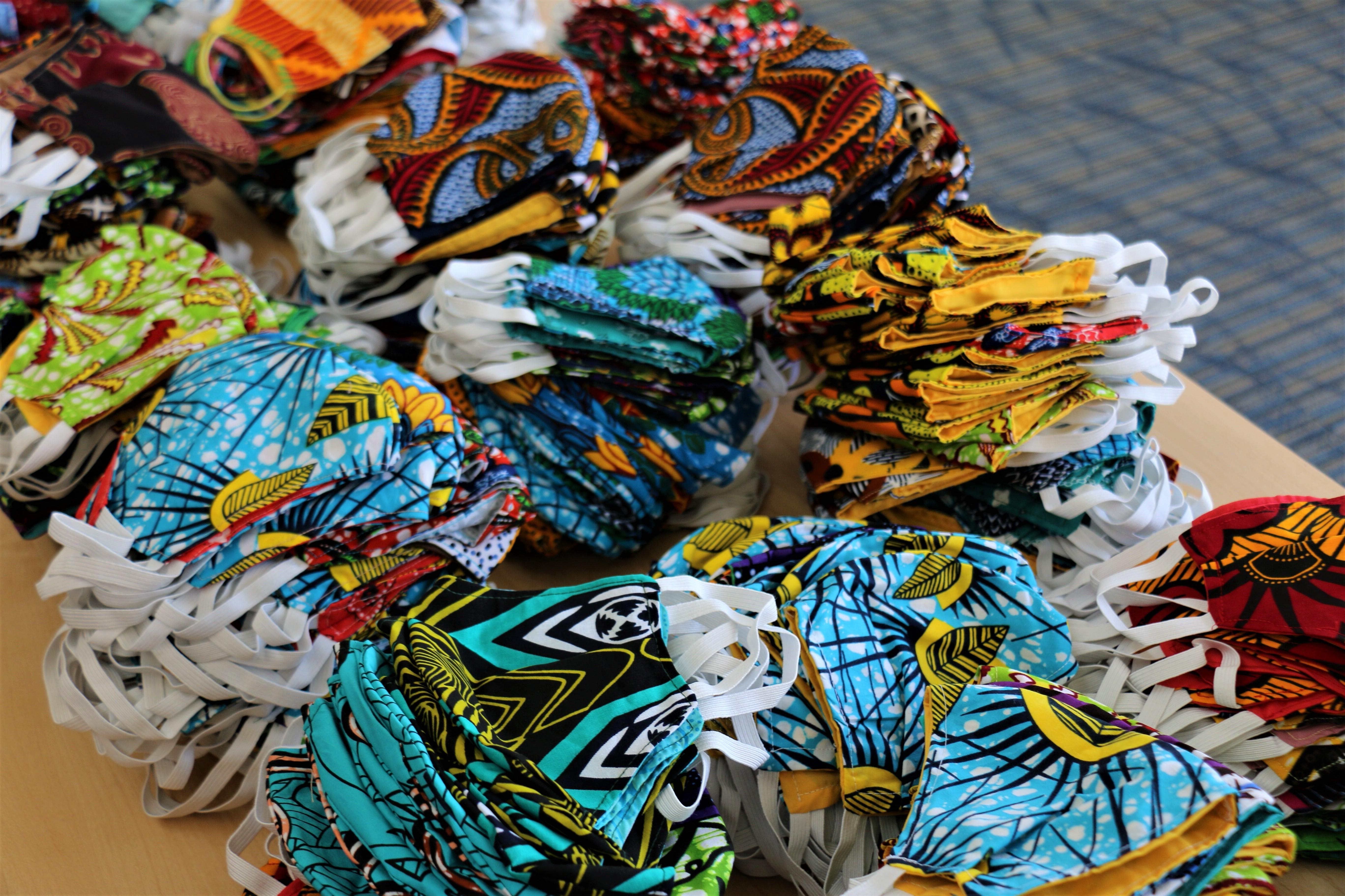 Mount Mercy大学 partners with local refugee group to sew masks for campus community